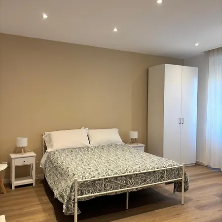 ゲストハウス Nesima - Ospedale Garibaldi Siciliafiera Metro Fontana 4*