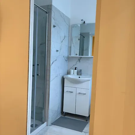 Nesima - Ospedale Garibaldi Siciliafiera Metro Fontana ゲストハウス 4*
