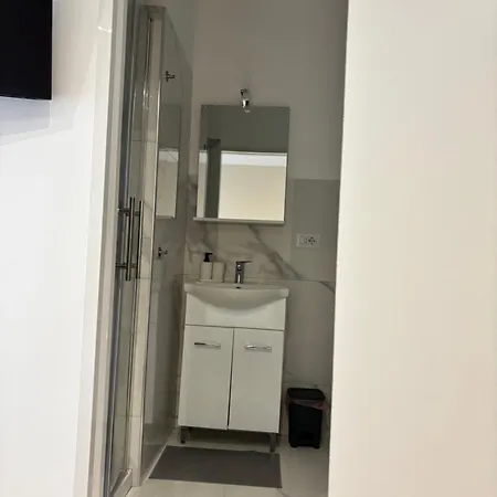 Nesima - Ospedale Garibaldi Siciliafiera Metro Fontana 4* カターニア