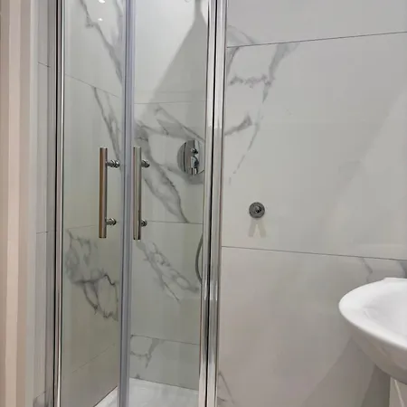 Nesima - Ospedale Garibaldi Siciliafiera Metro Fontana 4* カターニア