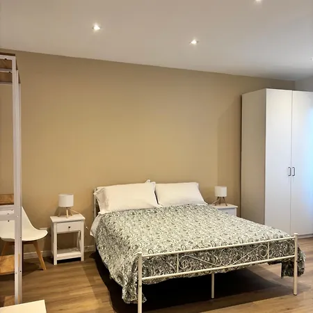 ゲストハウス Nesima - Ospedale Garibaldi Siciliafiera Metro Fontana 4*