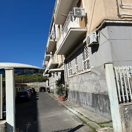 Nesima - Ospedale Garibaldi Siciliafiera Metro Fontana ゲストハウス 4*